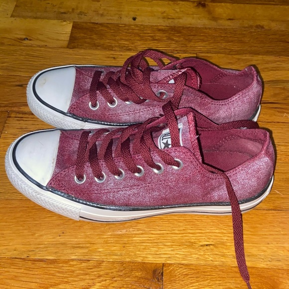Converses - Picture 2 of 3